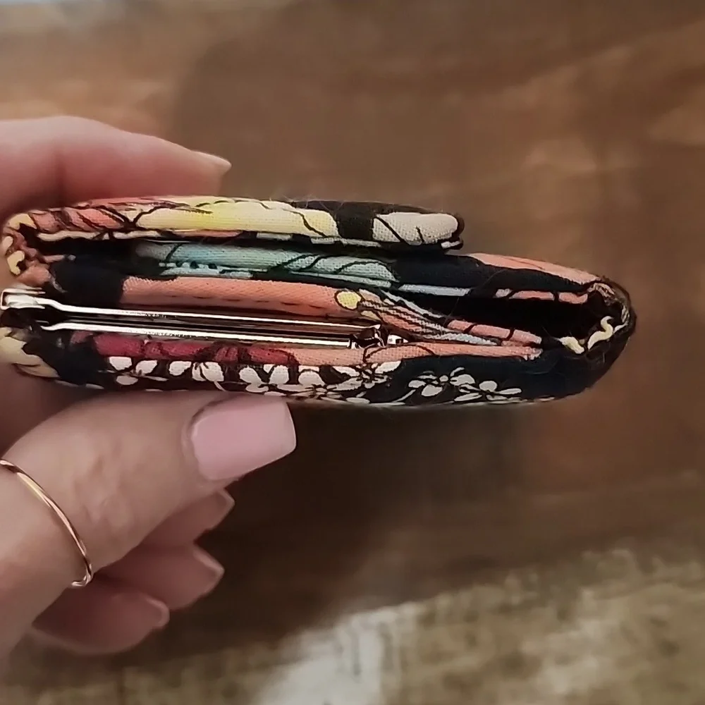 Vera Bradley Floral Snail Kisslock Wallet Coin Pouch Snap - Picture 6 of 14